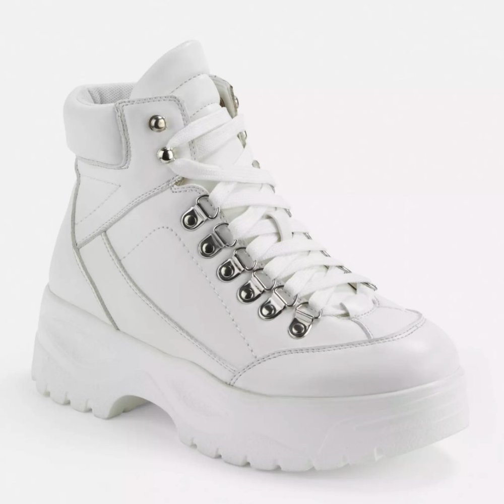 ISO MISSGUIDED white chunky sole lace up boots